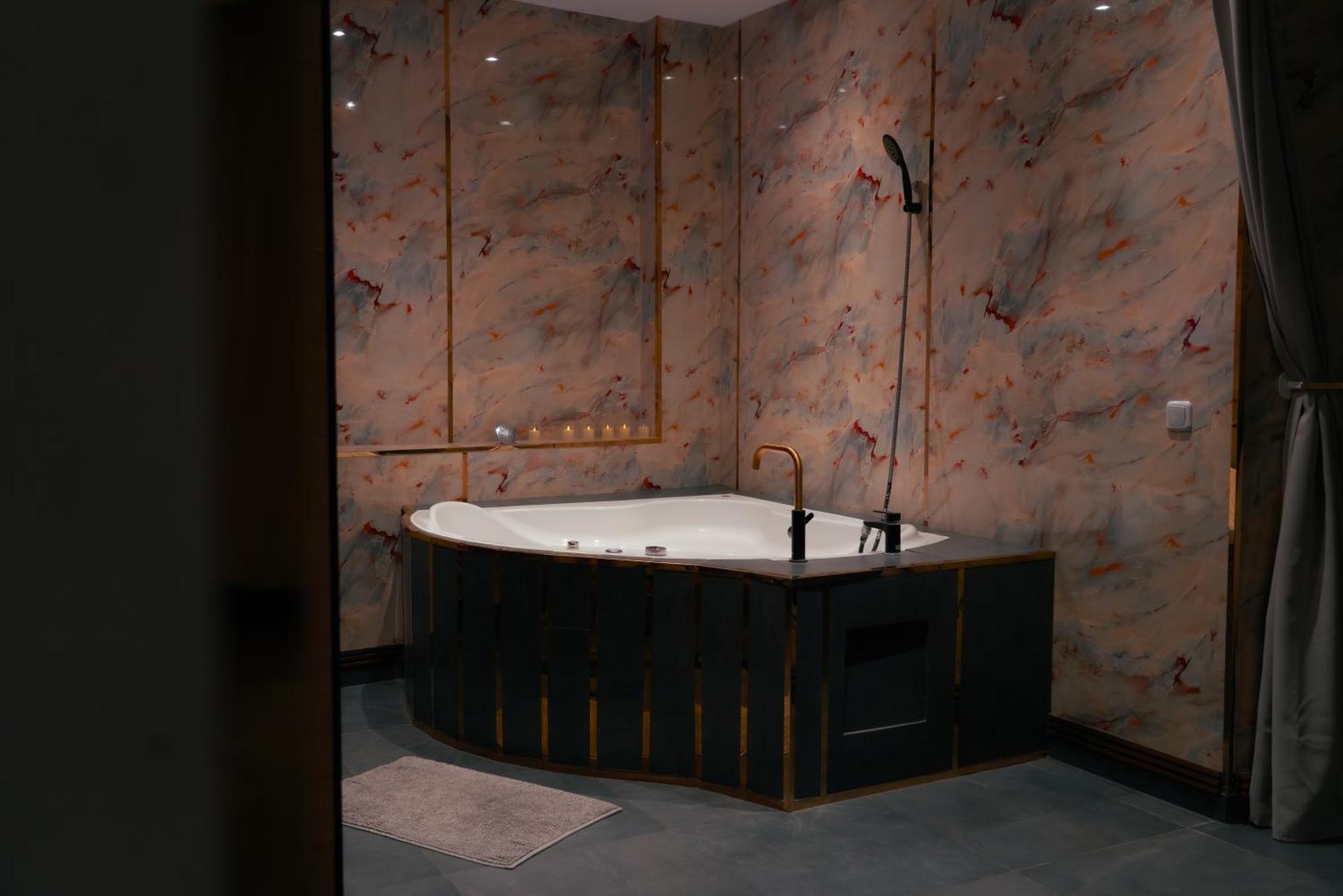 Suite Julius Cesar Mit Private Sauna & Whirlpool — Fotos 1